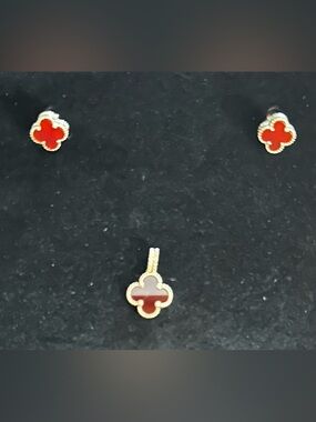18K Gold Clover Necklace and Stud Earring Set with Red Inlay- 750